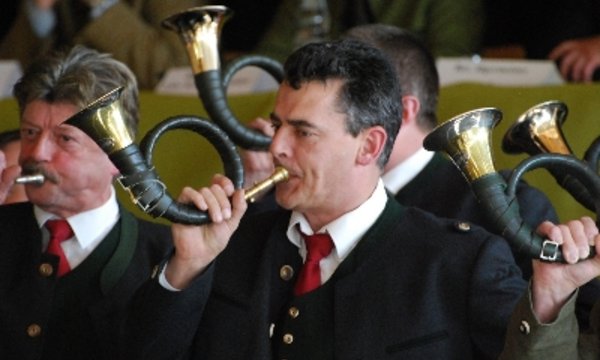 Obmann Werner Müller (r) und musikalischer Leiter Bernd Wassmer (l)